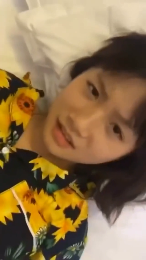 Cewek imut berbaju bunga klip seks bocor